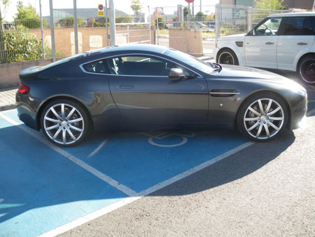 Aston Martin - Vantage