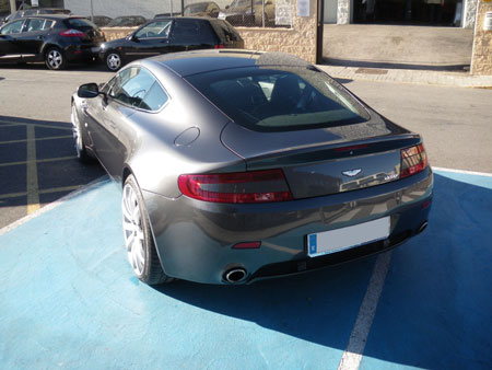 Aston Martin - Vantage