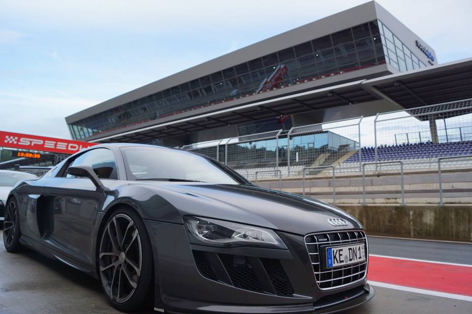 Audi - R8